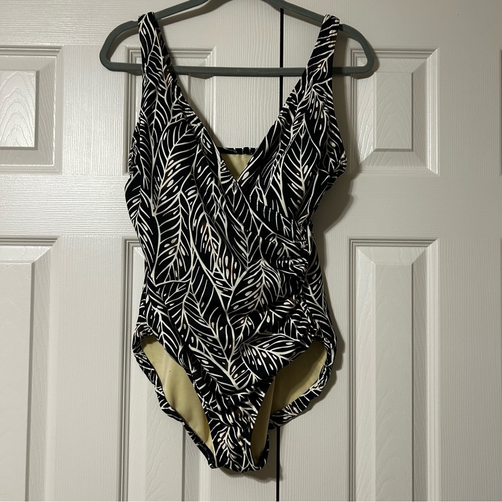 Lands' End Black Brown Tropical Leaf Print V-Neck One-Piece Swimsuit 12